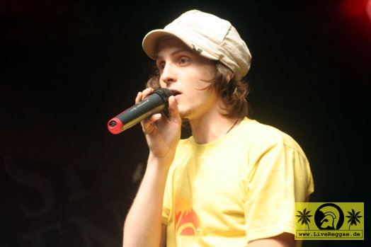 Maxim (D) with Okada Supersound 12. Reggae Jam Festival - Bersenbrueck 12. August 2006 (2).jpg